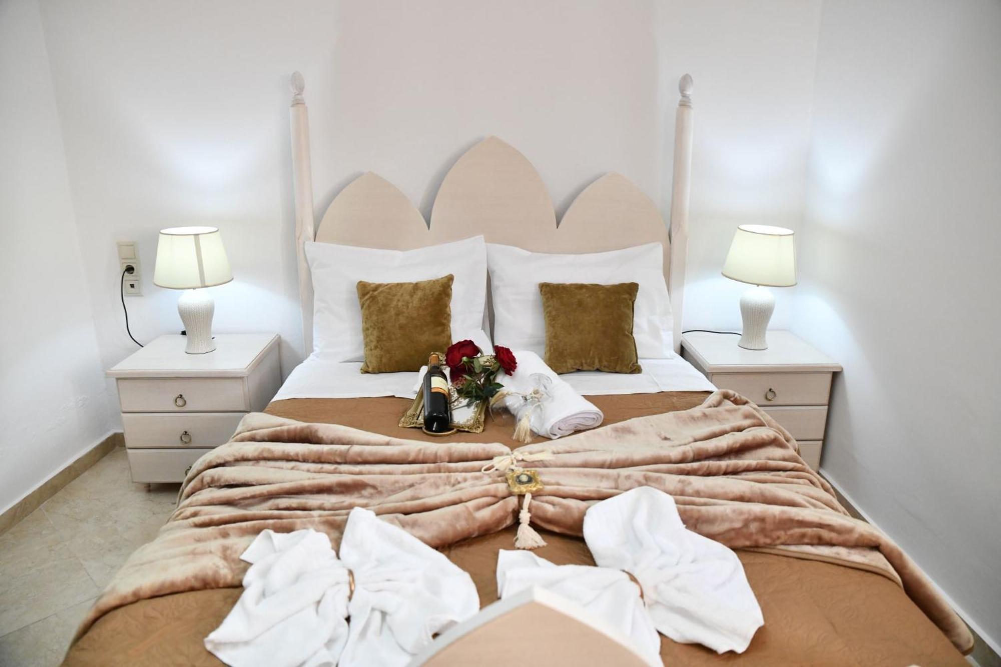 Kleopatra Deluxe Apartment With Jacuzzi Kamilari Luaran gambar