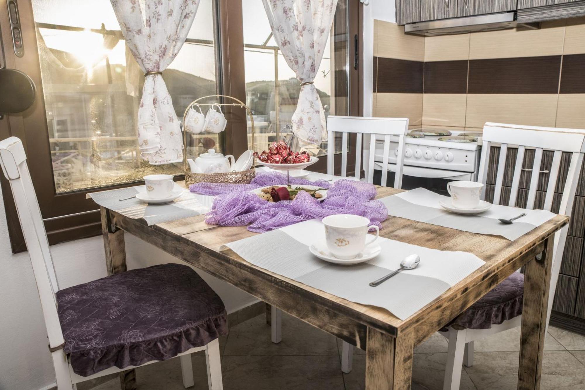 Kleopatra Deluxe Apartment With Jacuzzi Kamilari Luaran gambar