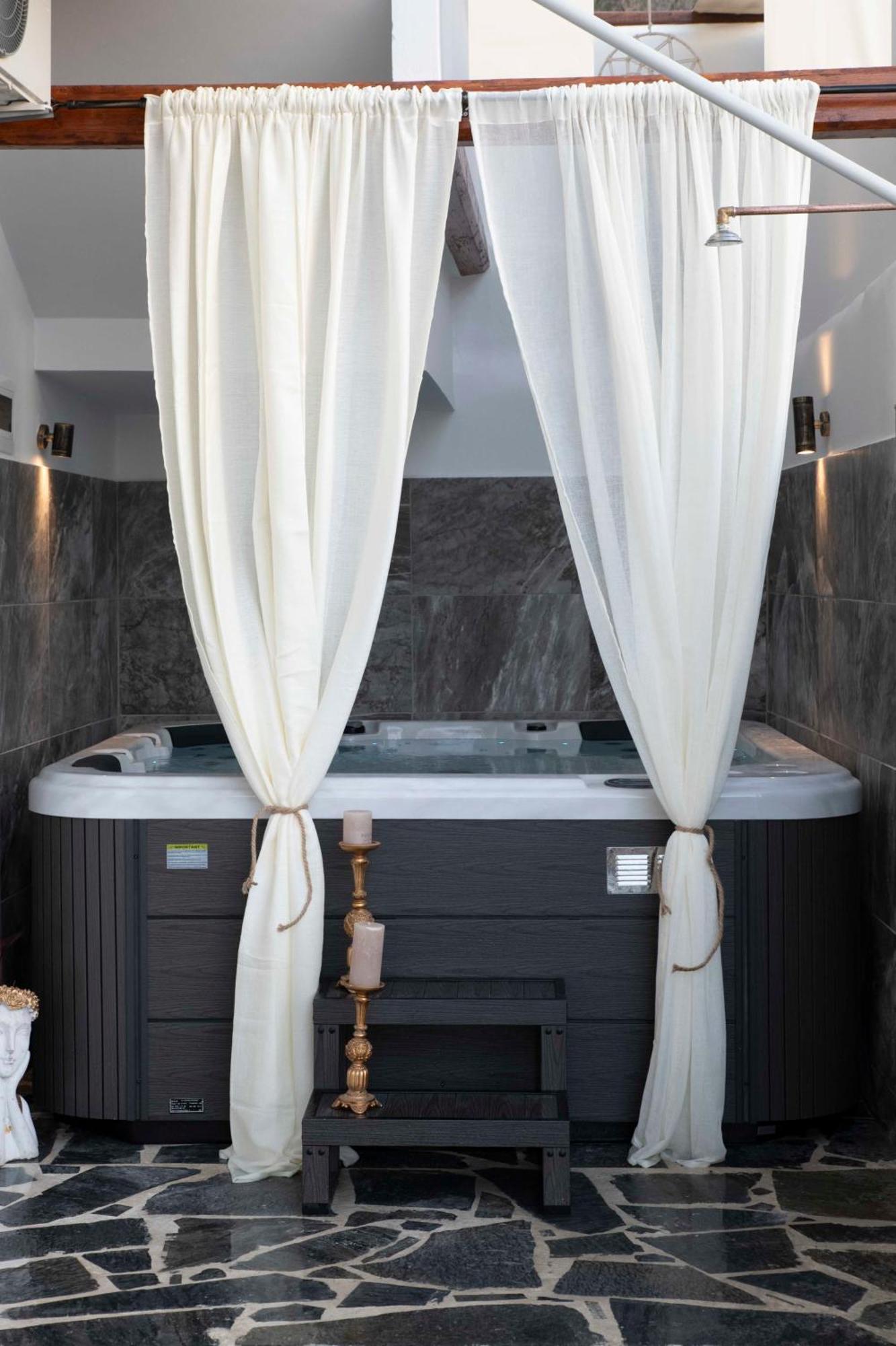 Kleopatra Deluxe Apartment With Jacuzzi Kamilari Luaran gambar